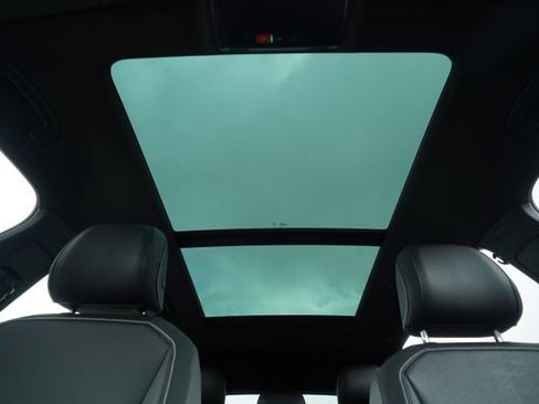 Used 2023 Volkswagen Tiguan SE R-Line image 11