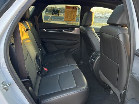 Used 2025 Cadillac XT5 Premium Luxury image 11