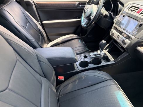 Used 2017 Subaru Outback 2.5i Limited AWD/4WD image 11