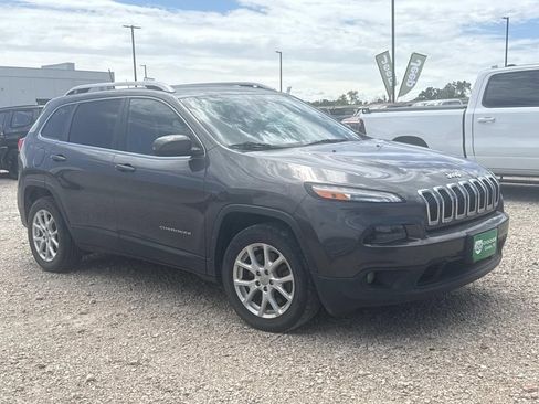 Used 2018 Jeep Cherokee Latitude Plus FWD image 1