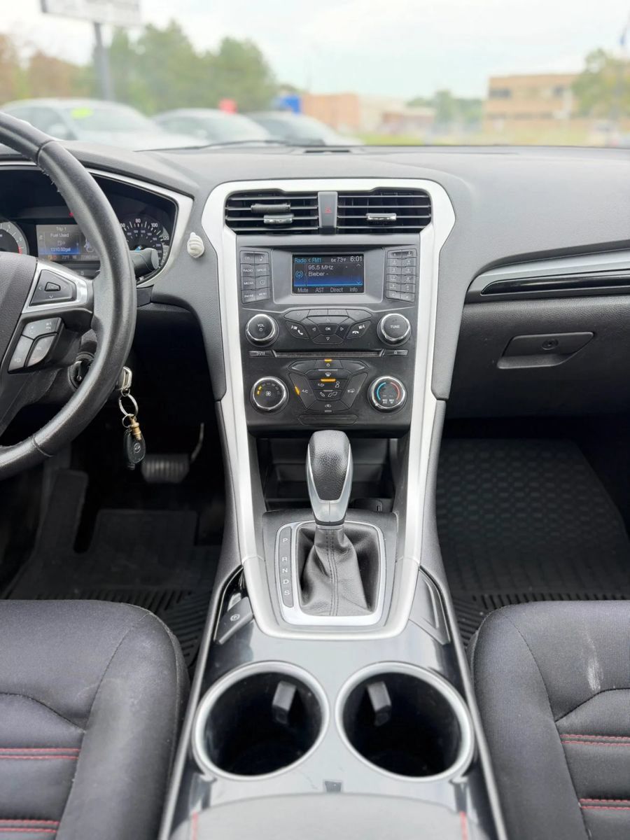 Used 2014 Ford Fusion SE w/ Equipment Group 201A FWD image 8