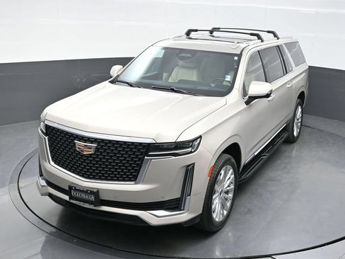 Certified 2024 Cadillac Escalade ESV Premium Luxury AWD/4WD image 33