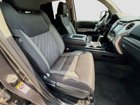 Used 2018 Toyota Tundra SR5 AWD/4WD image 30