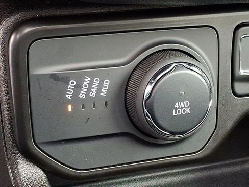 Used 2022 Jeep Renegade Latitude w/ Sun/Sound Group image 25