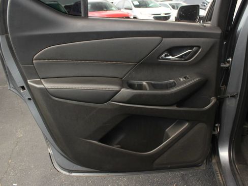 Used 2021 Chevrolet Traverse LT FWD image 20