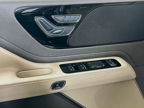 Used 2022 Lincoln Aviator AWD w/ Premium Package image 19