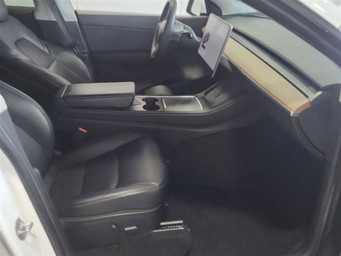 Used 2021 Tesla Model Y Long Range AWD/4WD image 5