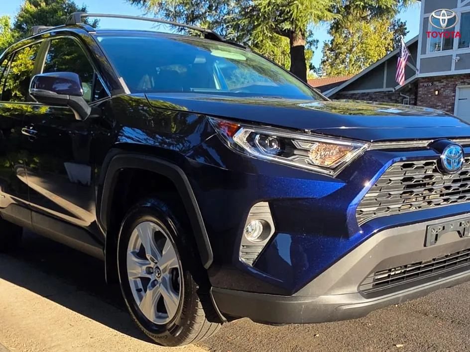 Used 2020 Toyota RAV4 XLE w/ Convenience Package AWD/4WD image 11