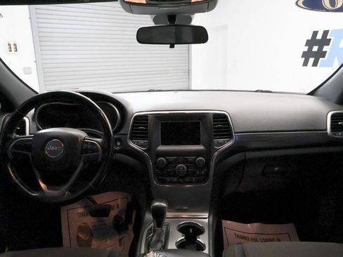 Used 2020 Jeep Grand Cherokee Laredo AWD/4WD image 19