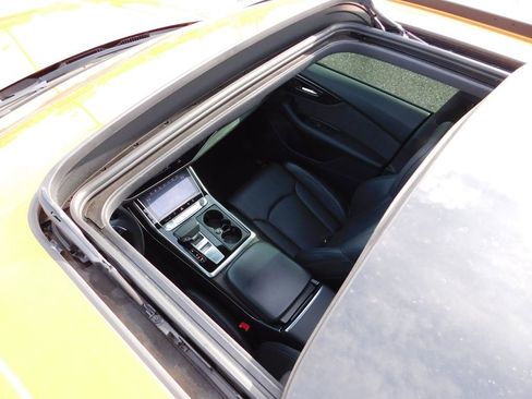 Used 2019 Audi Q8 Prestige image 9