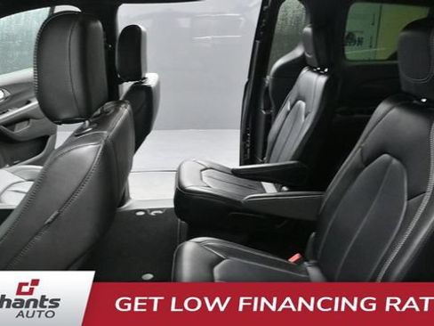 Used 2025 Chrysler Pacifica Select FWD image 23