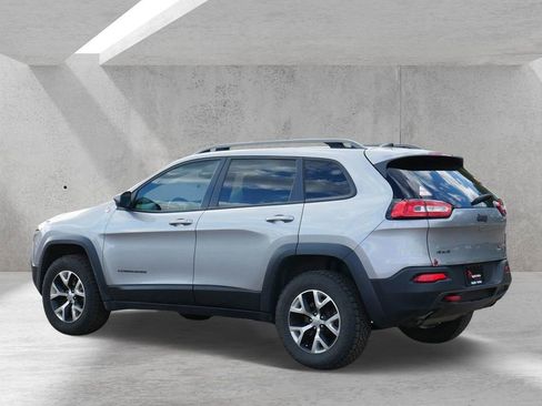 Used 2017 Jeep Cherokee Trailhawk w/ Cold Weather Group AWD/4WD image 4