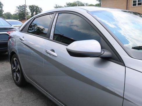 Used 2023 Hyundai Elantra SEL w/ Convenience Package FWD image 3