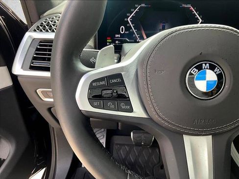 Used 2025 BMW X7 xDrive40i w/ M Sport Package AWD/4WD image 17