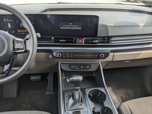 Certified 2026 Kia Carnival LX image 16