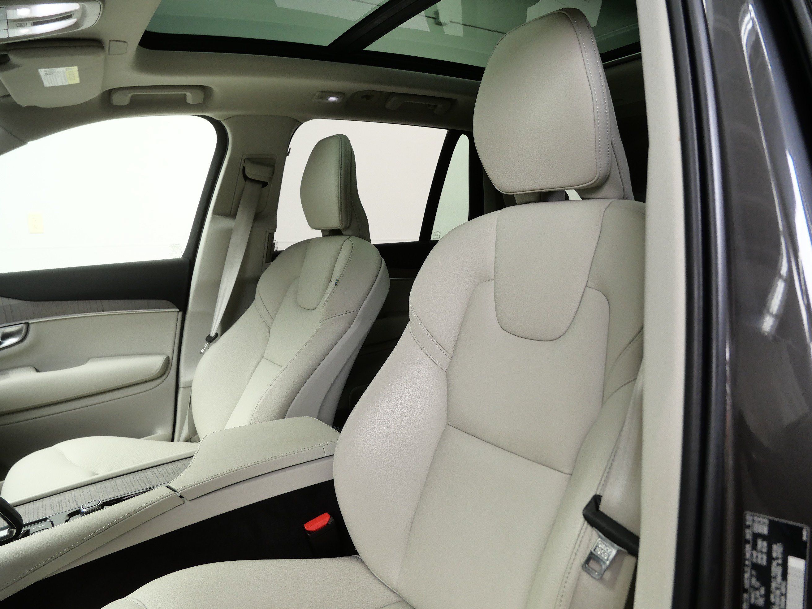 Used 2024 Volvo XC90 T8 Plus w/ Protection Package Premier AWD/4WD image 15