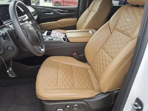 Used 2024 Cadillac Escalade Sport AWD/4WD image 4