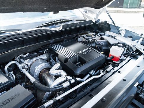 Used 2022 Chevrolet Silverado 1500 LTZ w/ LTZ Premium Package AWD/4WD image 8