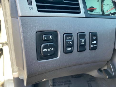 Used 2004 Toyota Solara SE image 50