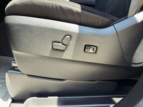 Used 2018 Dodge Grand Caravan SE FWD image 23