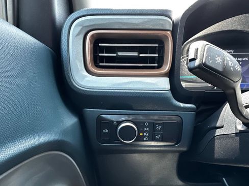 Used 2022 Ford Maverick Lariat w/ Lariat Luxury Package FWD image 29