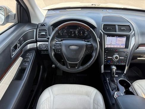 Used 2019 Ford Explorer Platinum AWD/4WD image 13
