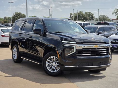 Used 2025 Chevrolet Tahoe LT AWD/4WD image 2