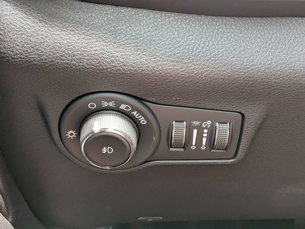 New 2026 Jeep Compass Trailhawk w/ Sun, Sound & Navigation Group AWD/4WD image 32
