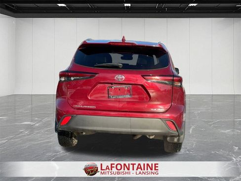 Used 2021 Toyota Highlander XLE image 4