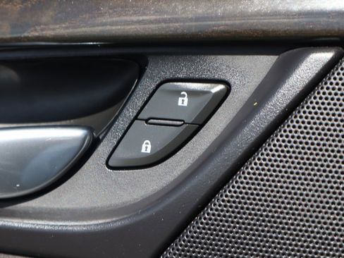 Used 2018 Cadillac Escalade ESV Platinum image 17