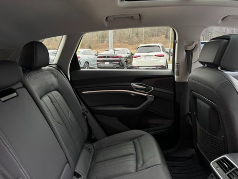 Used 2019 Audi e-tron Premium Plus image 35