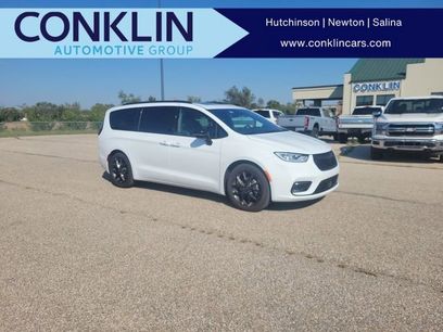 Used 2025 Chrysler Pacifica Limited