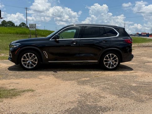 Used 2019 BMW X5 xDrive40i w/ Convenience Package AWD/4WD image 2