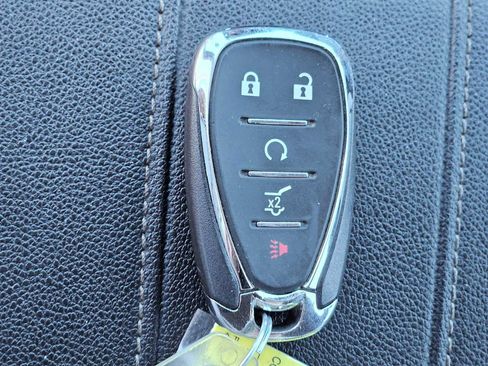 Used 2023 Chevrolet Traverse LT image 35