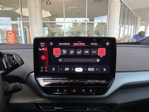 Certified 2023 Volkswagen ID.4 Pro AWD/4WD image 39