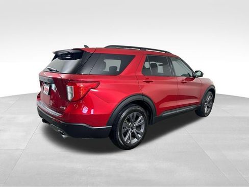 Used 2024 Ford Explorer XLT w/ Equipment Group 202A AWD/4WD image 7