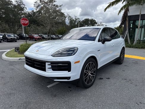 Used 2024 Porsche Cayenne S image 10