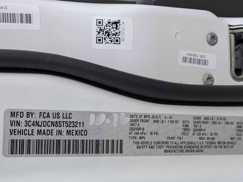 Used 2025 Jeep Compass Limited image 32