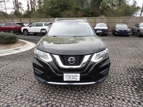 Used 2020 Nissan Rogue SV w/ Premium Package image 2