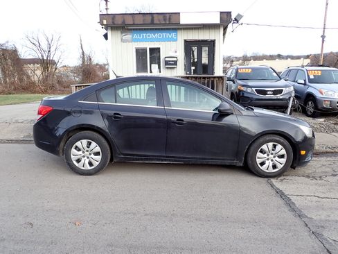 Used 2012 Chevrolet Cruze LS image 2