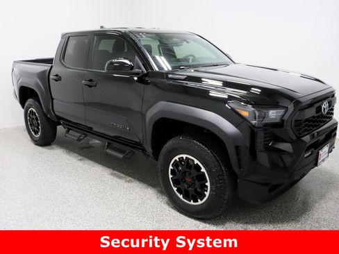 Used 2025 Toyota Tacoma TRD Off-Road image 4