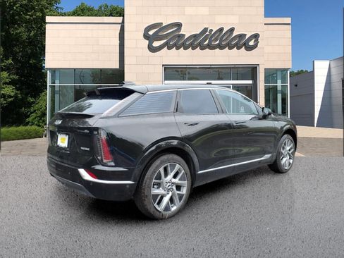 New 2027 Cadillac Optiq Luxury w/ LPO, Floor Liner Package AWD/4WD image 5