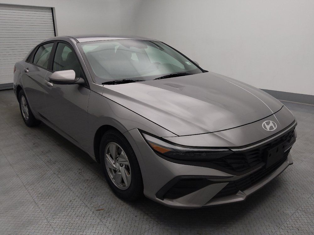 Used 2025 Hyundai Elantra SE FWD image 13