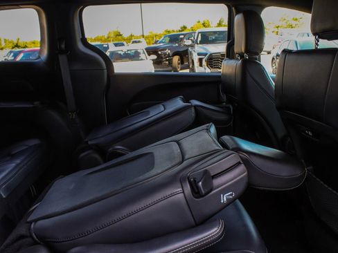 Used 2024 Chrysler Pacifica Limited FWD image 34