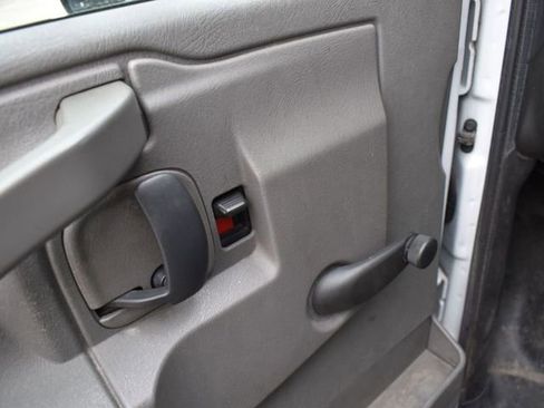 Used 2016 GMC Savana 3500 image 15