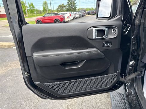 Used 2023 Jeep Wrangler Unlimited Sahara w/ Cold Weather Group AWD/4WD image 22