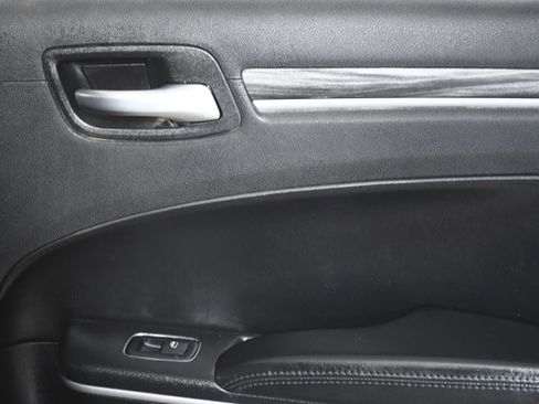 Used 2019 Chrysler 300 Touring L w/ Quick Order Package 22F image 26