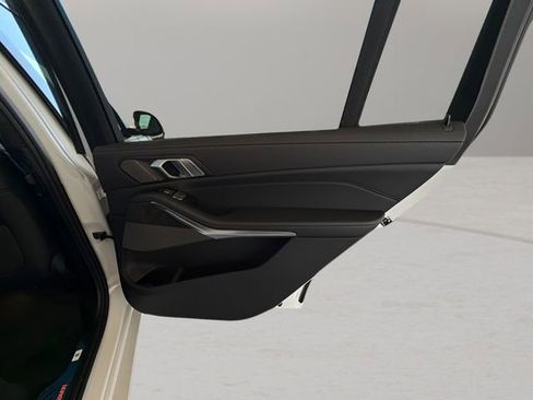 Used 2026 BMW X7 xDrive40i w/ Premium Package image 23