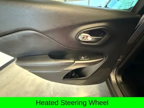 Used 2019 Jeep Cherokee Latitude Plus w/ Cold Weather Group image 8