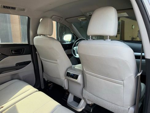 Used 2018 Toyota Highlander LE image 21